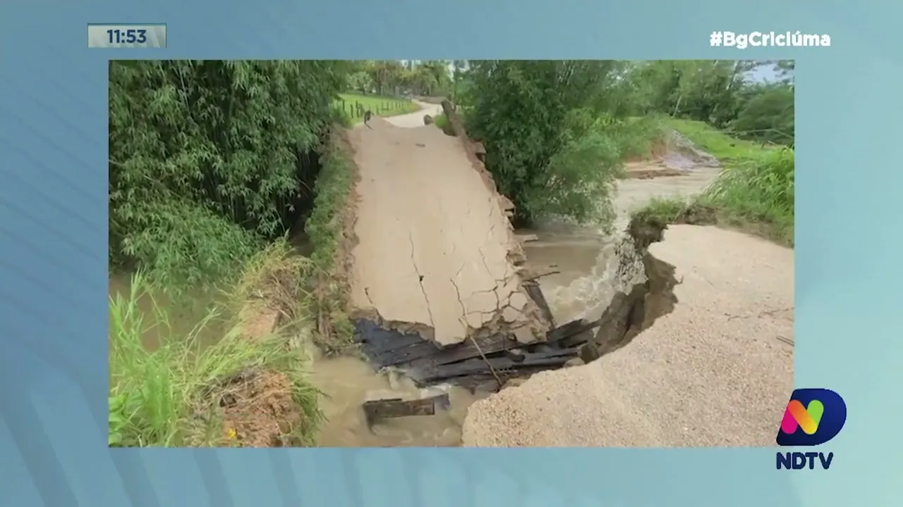 Ponte da Linha Espanhola, em Cocal do Sul, desmorona devido às chuvas