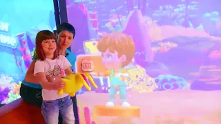 Um dia divertido no parquinho com a Mamãe do Lucky e as crianças