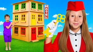 Nastya et ses amis dans un immense hôtel en carton