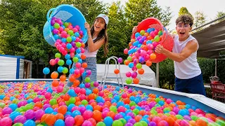 حطينا 10000 طابة ملونة 😱 (في مسبحنا)