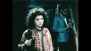 I Don t Look Like the Other Girls - Debra Messing MAKERS Moment
