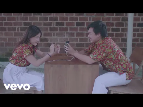 Download MP3 Arsy Widianto, Brisia Jodie - Dengan Caraku (Official Music Video)
