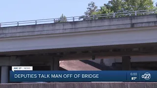 Leon County Sheriff s Office deputies talk man off bridge