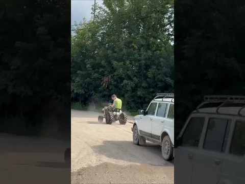 А Батя то хорош... Тягаем Ниву, ту что длиннее...