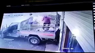 حراميه يسرقون غنم وطب عليهم راعيها شوفو كيف تصرف معهم 