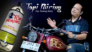 Download lagu bugis // TOPI MIRING  Cipt. Tantang Rezky // Voc. Versi H. Ancha Mahendra MP3