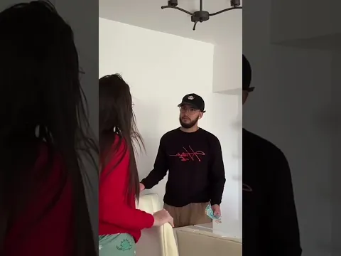 Le digo el nombre de otra chica para ver cómo reacciona… #novia #risas #broma