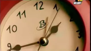 دارين حدشيتي قدام الكل دندنها