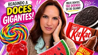 Reagindo aos Youtubers comendo doces gigantes !