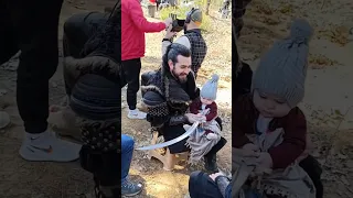 باريش من حساب الطفل في الانستا خلف كواليس مسلسل صلاح باريش باكتاش صلاح الدين الأيوبي بورو BÖrü 