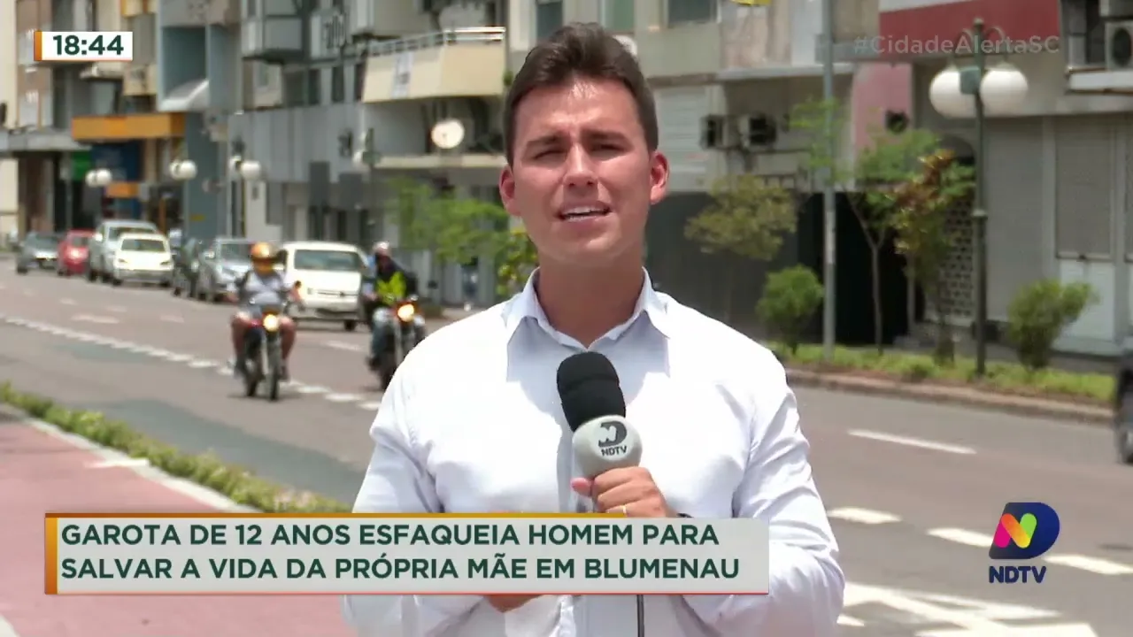 Garota de 12 anos esfaqueia homem para salvar a vida da mãe em Blumenau