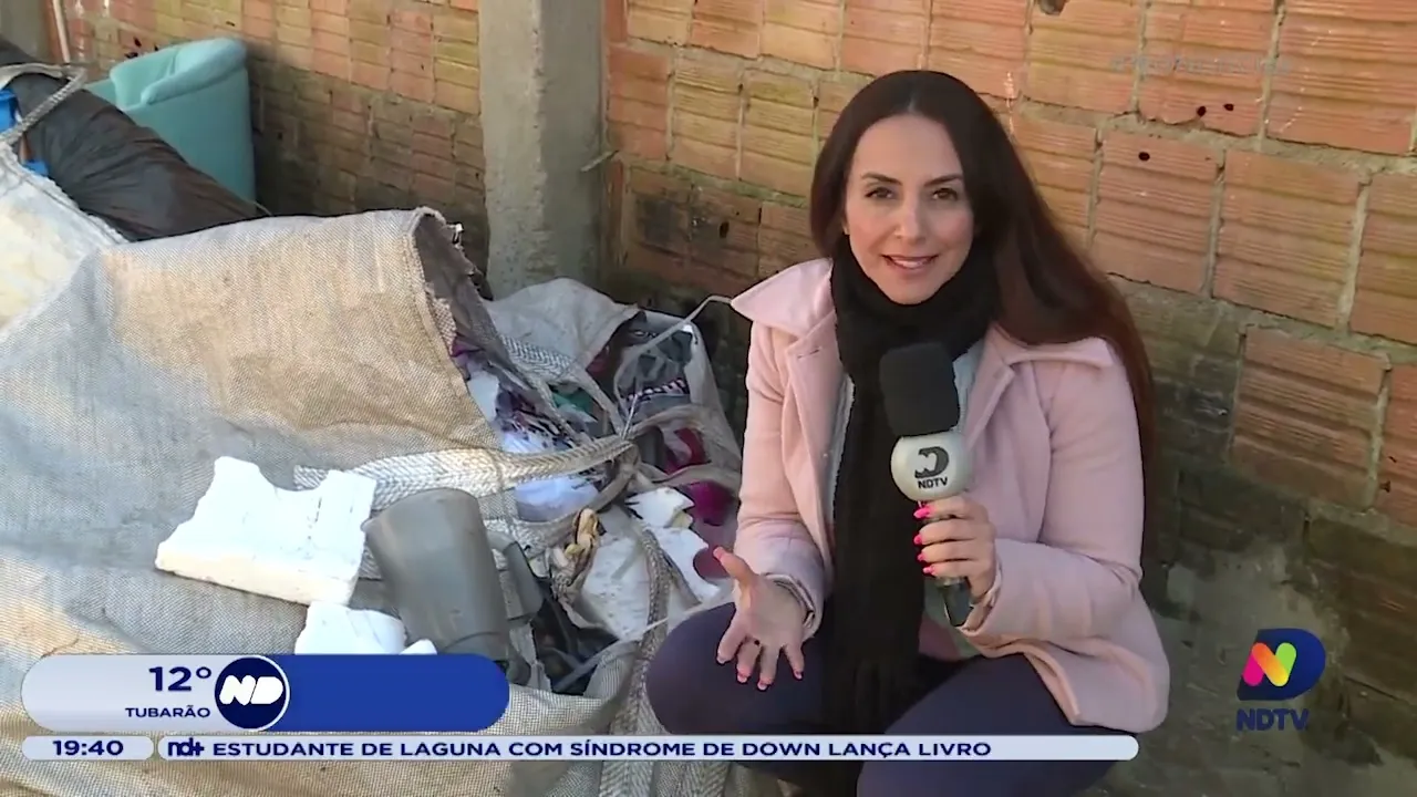 Lixo reciclado após festas do aniversário de Navegantes vira bancos de praça