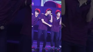 Lay And Chanyeol As Bestfriends Weareone Exo Chanyeol Layzhang 