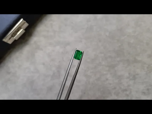 Vivid Green Emerald octagon cut 1.40 ct Colombia Video  № 2