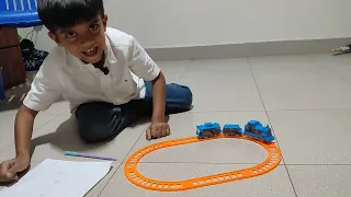 Toy tren 