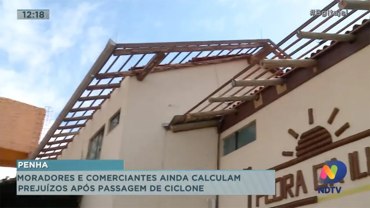 Moradores e comerciantes ainda calculam prejuízos após passagem de ciclone em Penha