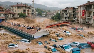 تركيا غرقت تحت الماء  تعرضت كاديرلي لفيضانات هائلة مع فيضان الأنهار  وعاق الناس دندنها