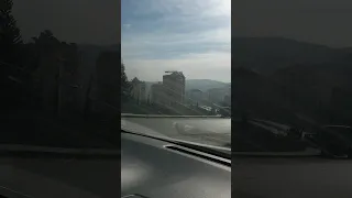 سياراتهم مرمية عالطرقات و لباسهم مرمي عالطرقات الله أكبر 