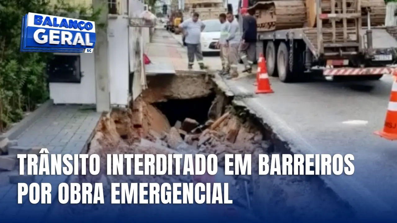 Obra emergencial em galeria rompida interdita trânsito na Rua Domingos Pedro Hermes, em Barreiros