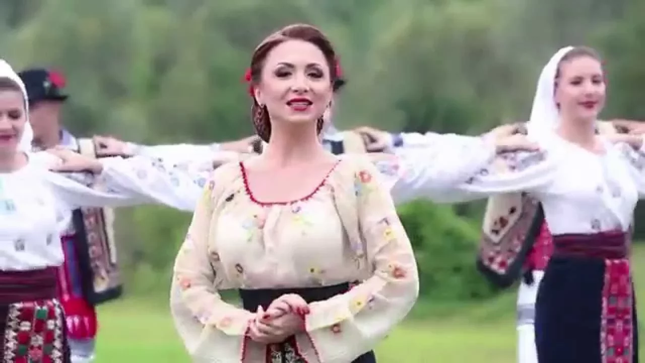 Mihaela Gurau -  Coragheasca din Bacau (official video)