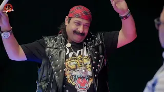 شعر صدري اتنكش     جميل مبسوط من التحدي وجي على مزاجه أوي   دندنها