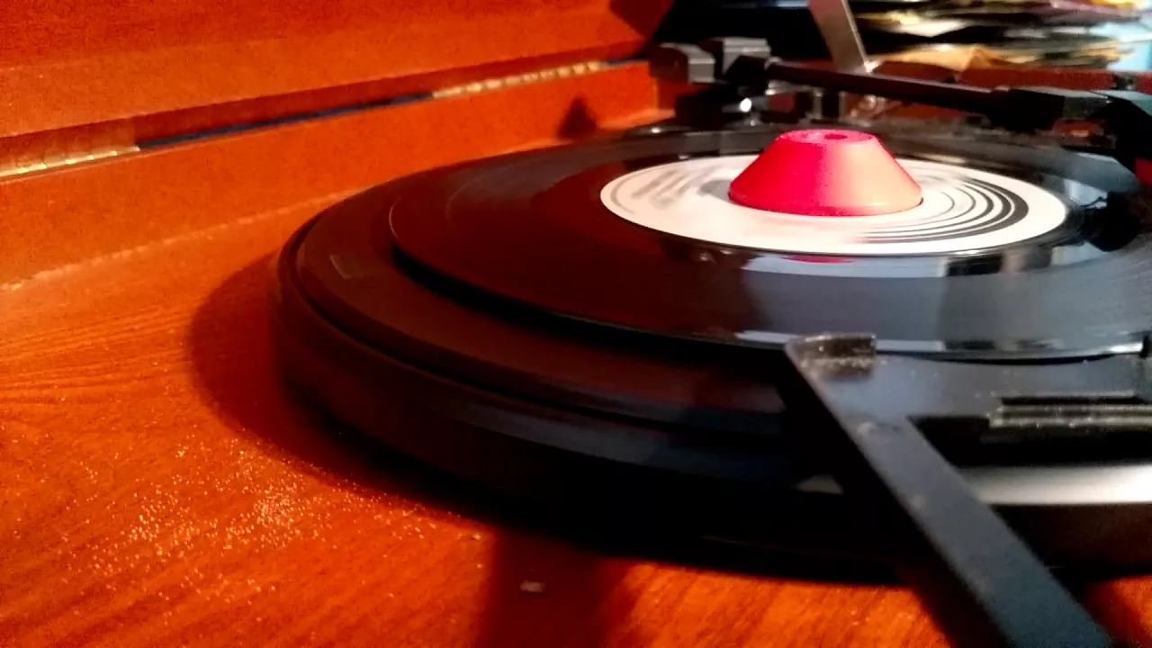 Edison Lighthouse- "Love Grows (Where My Rosemary Goes)" (45 RPM)