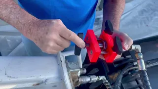 Hydraulic Coupler Tractor Relief Tool Flat Face ISO 16028 Skid Steer - Customer Releasing pressure