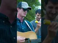 Download Lagu Bekijk hoe Yam Haus een akoestische versie van \