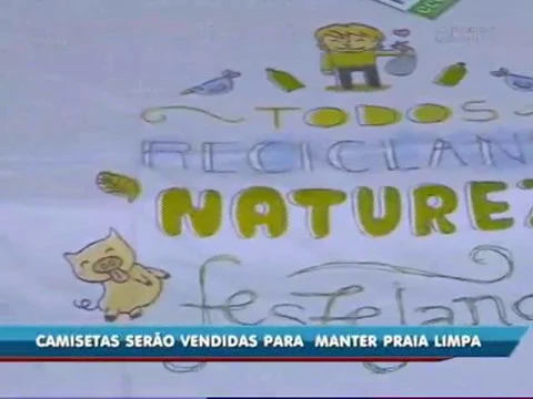 Navegantes: Camisetas feitas junto com estudantes vão ser vendidas para manter praia limpa