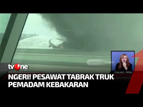 NGERI! Pesawat Tabrak Truk Damkar, Dua Petugas Tewas
