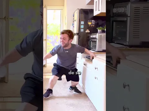 Toda La Casa De Su Amigo Es Chiquita 😂