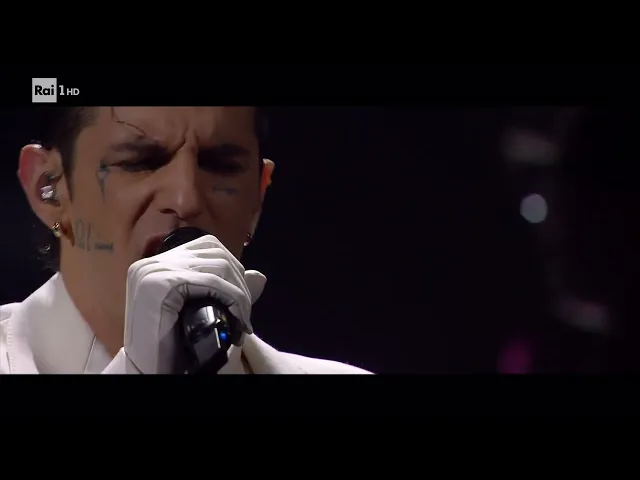 Sanremo 2026 - Achille Lauro canta Perdutamente