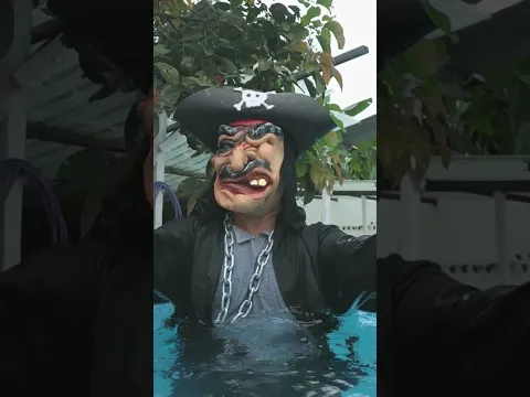 BEBÉ TE VA A LLEVAR EL PIRATA DE LA PISCINA 👶😂 #humor