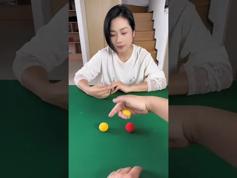 अंत में दोनों बॉल लड़की के हाथ में चली गईं! 🔥 #shorts #magic #magictricks #viral