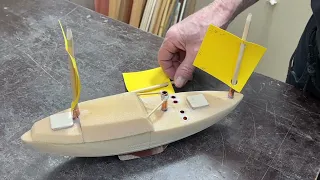 Freestanding mast on deck that do not interfere with the accomodation. The bedroom in this case.