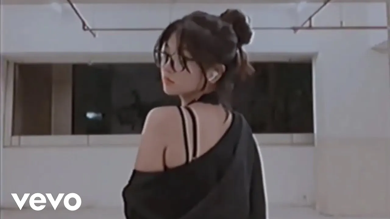 rizkymow, SlushSoPretty & Koridy - Crush On You (Official Lyric Video) rizkymow, SlushSoPretty & Koridy - Crush On You (Official Lyric Video)