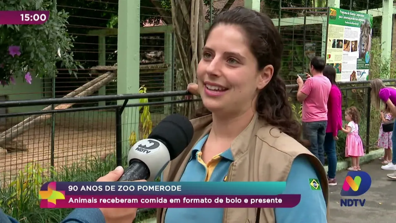 90 anos do Zoo Pomerode: animais receberam comida em formato de bolo e presente