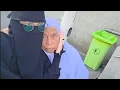 Download Lagu TOLONG SAYA HILANG DI MAKKAH BERKALI KALI IBU INI MELUKIN UMII GILLBY!! RESPON TL NYA PATUT DITIRU