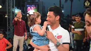 احمد عامر بيغني وهو شايل طفله وخارب الفرح هو واوشا في المحله الكبري المحله بتتحظ دندنها