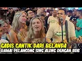 Download Lagu Gadis cantik Belanda nyanyi sambil tersenyum, ini antara lagu yang ramai tourist pasti sing along