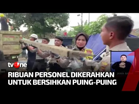 Polisi Kerja Bakti Bersihkan Puing-Puing Pascagempa Cianjur