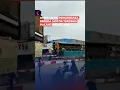 Download Lagu Terobos Palang dan Jatuh di Rel, Pengendara ini Nyaris Tertabrak Kereta Api #shorts