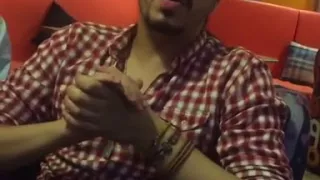 احمد السويسي يغني اغنية محظوظ لتامر عاشور لايف      جامد جداااا دندنها