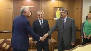 الأمير الوليد يجتمع مع رئيس وزراء ماليزيا 