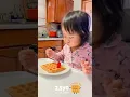 Download Lagu Abi enjoys doing her own waffle decor for breakfast - Abi tự trang trí bánh #cute #little #eating