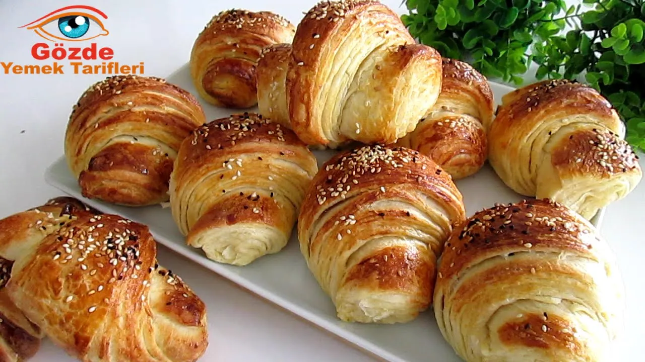 HEM ŞEKLİNE✔️ HEM ÇITIRLIĞINA✔️ HEM DE LEZZETİNE HAYRAN KALACAĞINIZ HARİKA BİR MİDYE BÖREK TARİFİ🔝