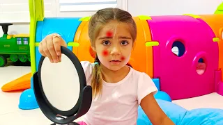Nastya dan Mia bermain di berbagai kompetisi danmemenangkan hadiah