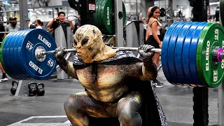 When Buff Alien Lifts at a Commercial Gym…