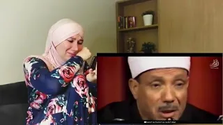 شوف تأثر وبكاءالانجليزيه عائشه روسلي المعتنقه الاسلام حديثا عند سماعها القرآن بصوت الشيخ عبد الباسط دندنها