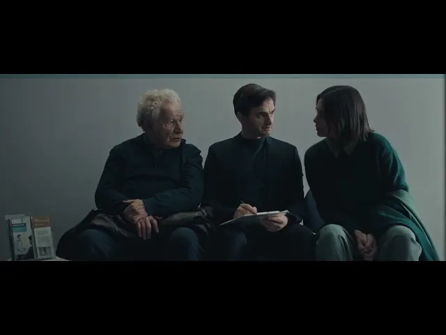 Il bacio della cavalletta | Clip 'Non mi portano nulla?'